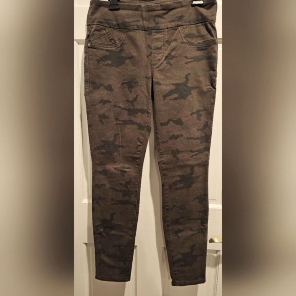 Camouflage Skinny Pants